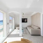 Magnificient 2 Bedroom Flat Sea View - - Centre Antibes