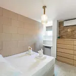 Magnificient 2 Bedroom Flat Sea View - - Centre Antibes