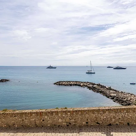 Magnificient 2 Bedroom Flat Sea View - - Centre *