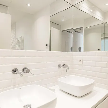 Magnificient 2 Bedroom Flat Sea View - - Centre *