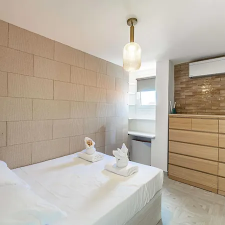 Magnificient 2 Bedroom Flat Sea View - - Centre Antibes
