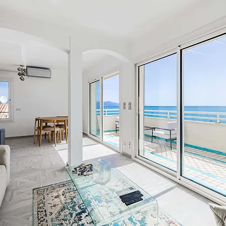 Magnificient 2 Bedroom Flat Sea View - - Centre *