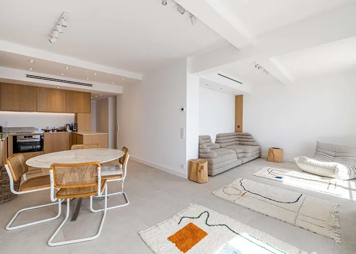 Magnificient 2 Bedroom Flat Sea View - - Centre Antibes