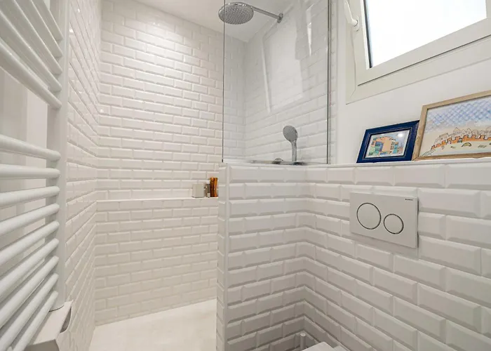 Magnificient 2 Bedroom Flat Sea View - - Centre Apartment Antibes