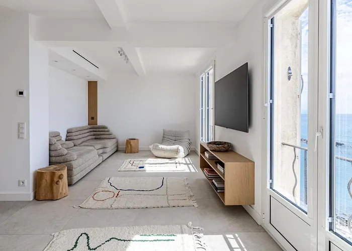 Magnificient 2 Bedroom Flat Sea View - - Centre Apartment Antibes