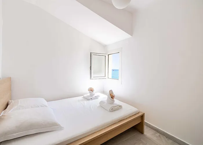 Magnificient 2 Bedroom Flat Sea View - - Centre Apartment