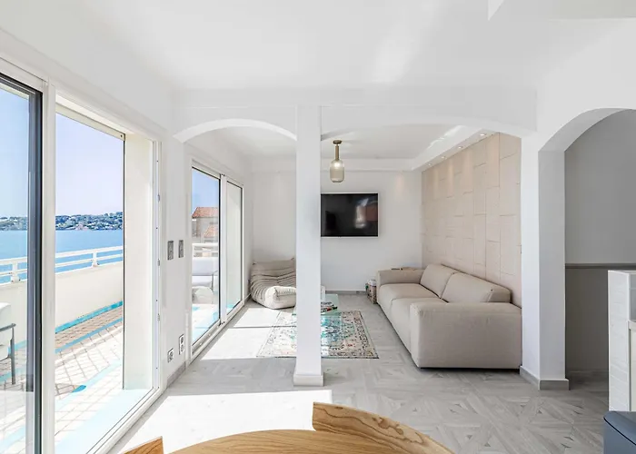 Magnificient 2 Bedroom Flat Sea View - - Centre Antibes