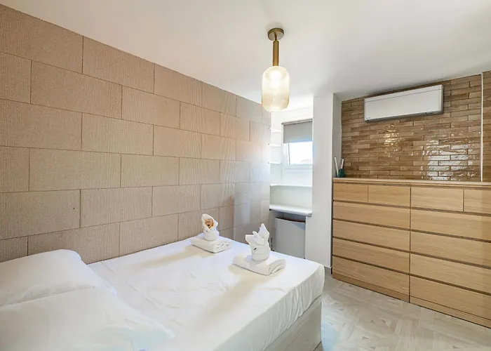 Magnificient 2 Bedroom Flat Sea View - - Centre Antibes