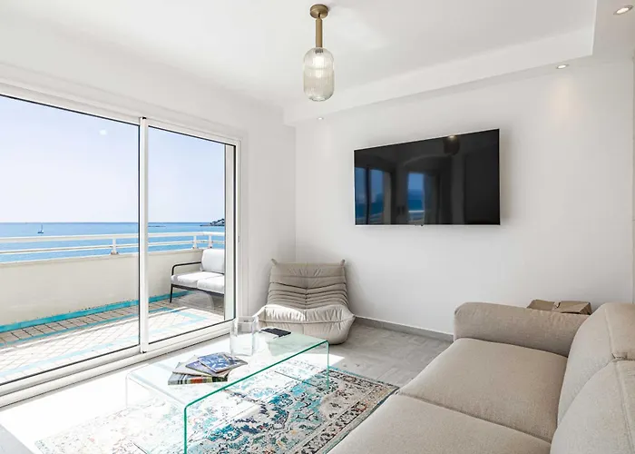 Magnificient 2 Bedroom Flat Sea View - - Centre